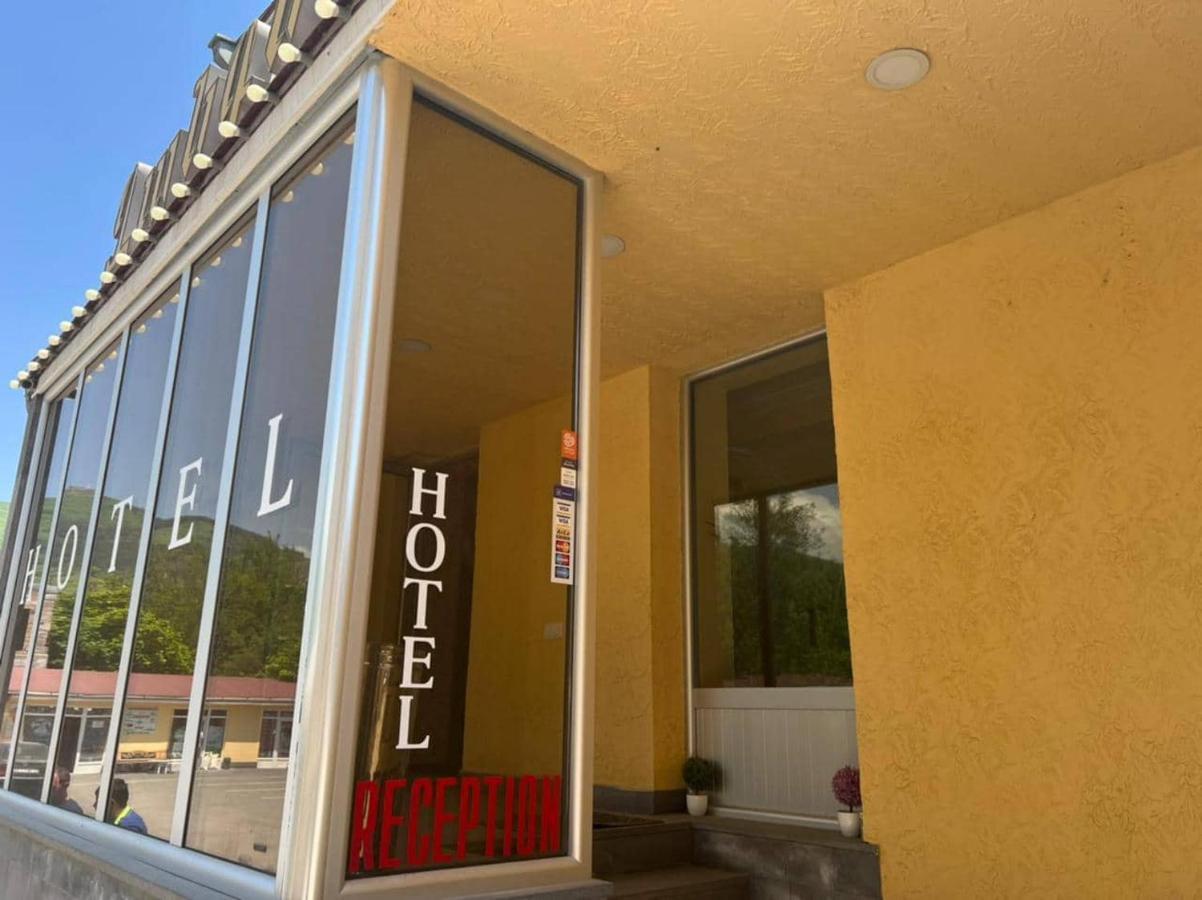 Zangezur Hotel Goris Exterior foto